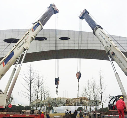 建德吊车,建德租吊车吊大型景观石